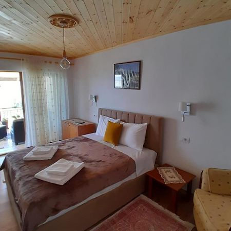 Guest House Ejona Gjirokastra Kültér fotó