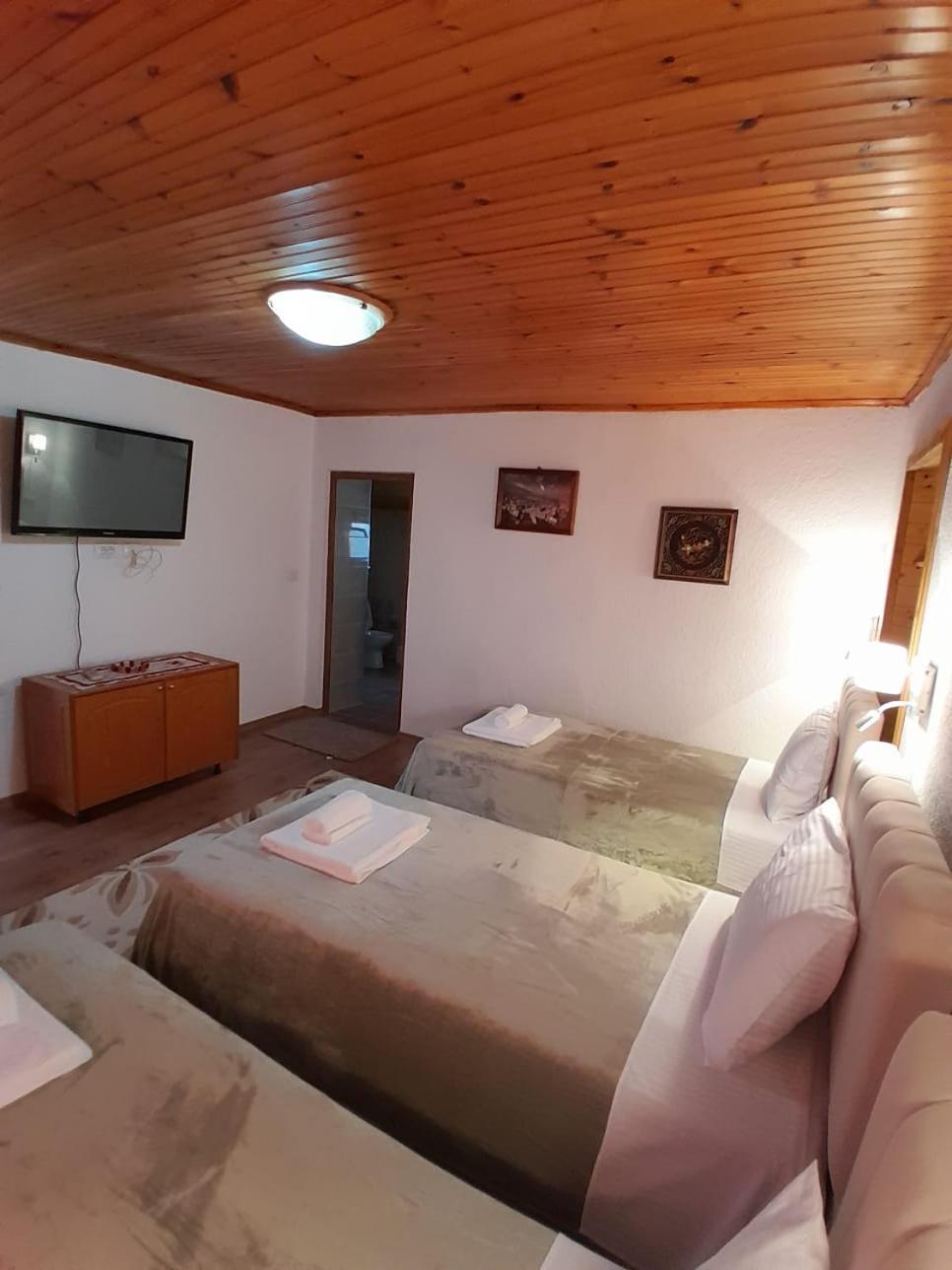 Guest House Ejona Gjirokastra Kültér fotó