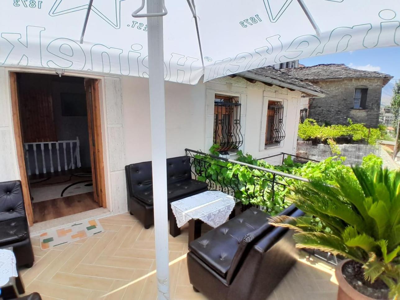 Guest House Ejona Gjirokastra Kültér fotó