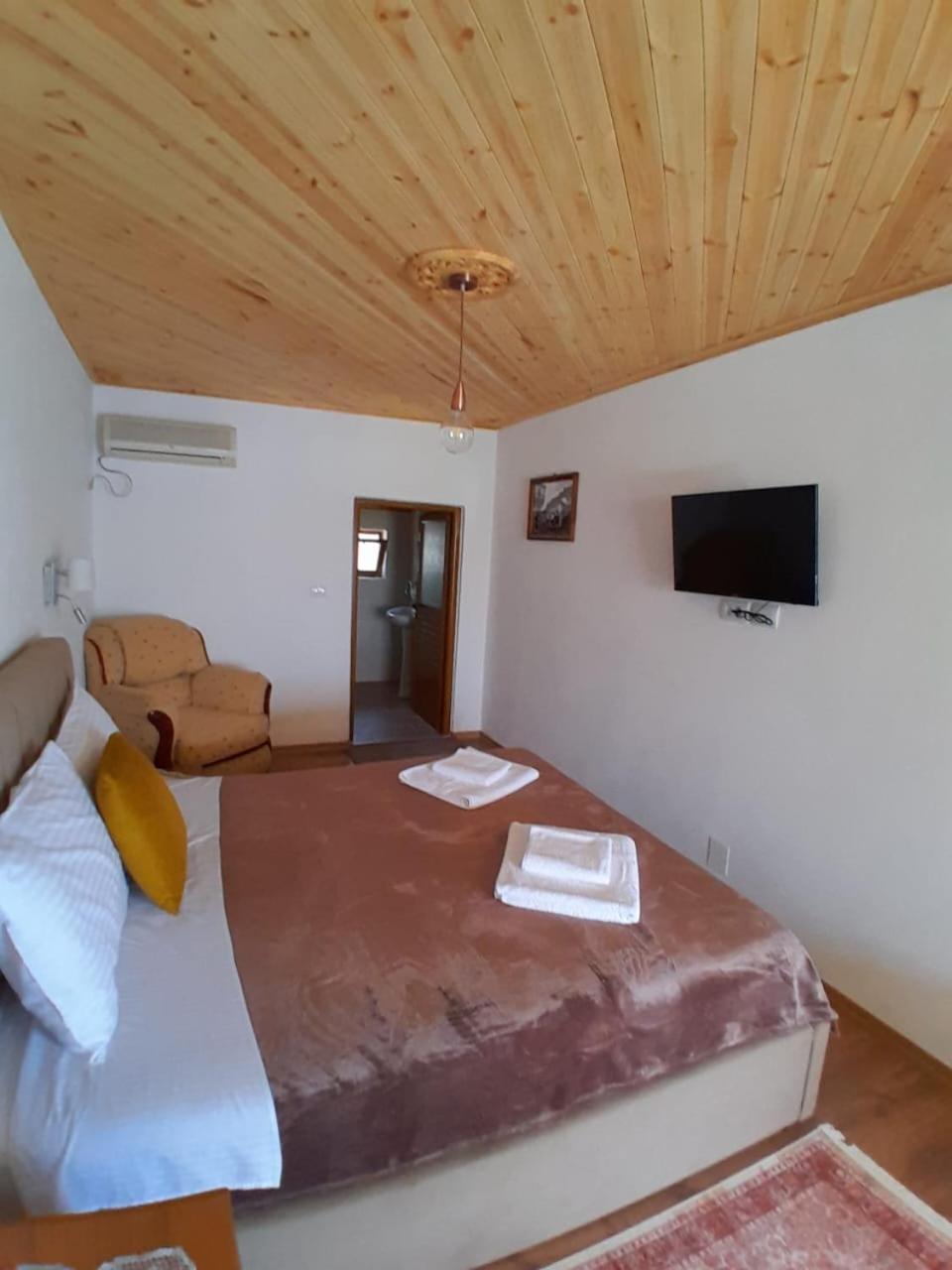Guest House Ejona Gjirokastra Kültér fotó