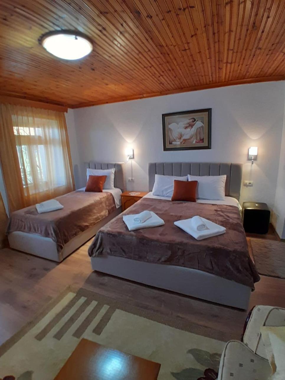 Guest House Ejona Gjirokastra Kültér fotó