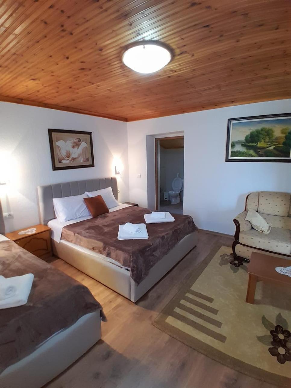 Guest House Ejona Gjirokastra Kültér fotó